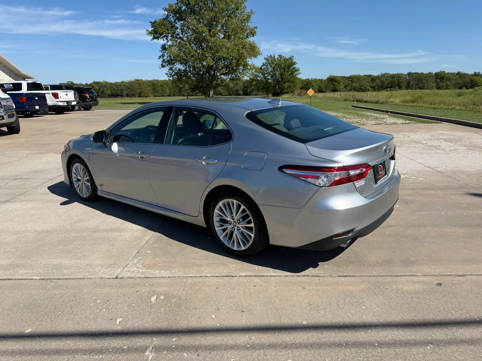 Used 2020 Toyota Camry XLE w/ Driver Assist Package FWD image 3