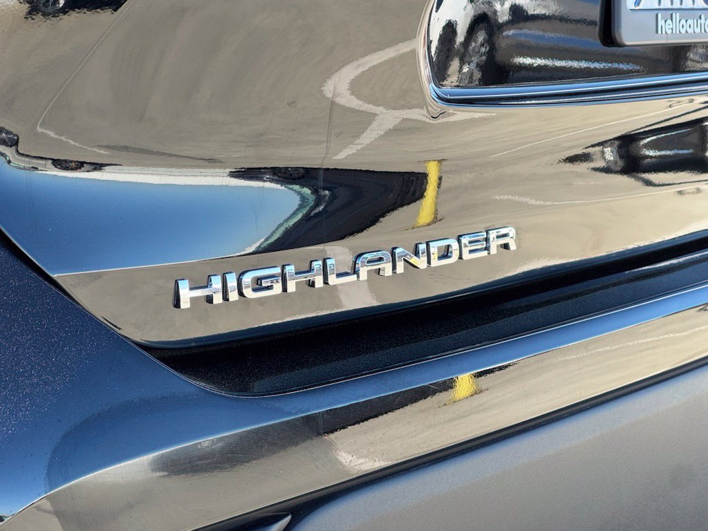 Used 2022 Toyota Highlander XLE FWD image 24