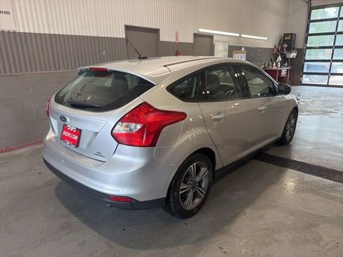 Used 2014 Ford Focus SE w/ SE Sport Package FWD image 3