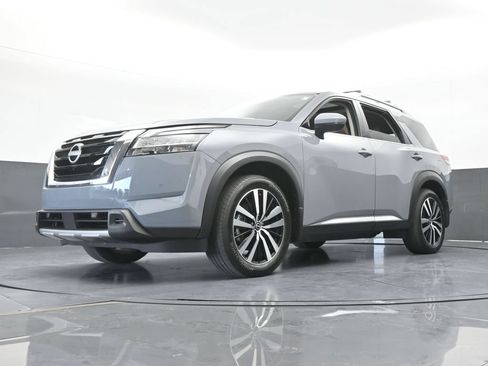 Used 2024 Nissan Pathfinder Platinum AWD/4WD image 59