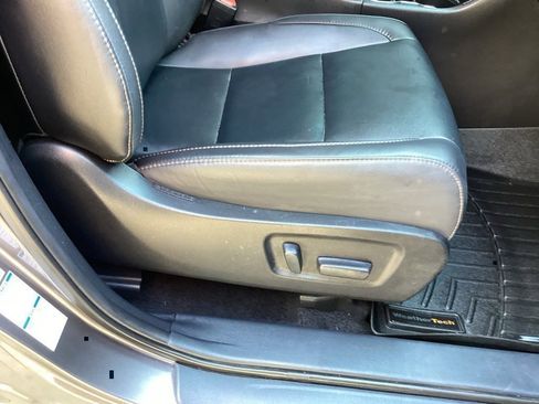 Used 2019 Toyota Highlander XLE image 30