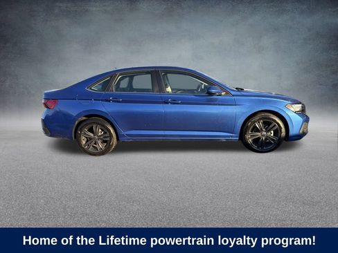 Used 2023 Volkswagen Jetta SE w/ Panoramic Sunroof Package image 7