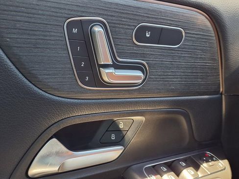 Used 2023 Mercedes-Benz GLB 250 4MATIC w/ Premium Package image 37