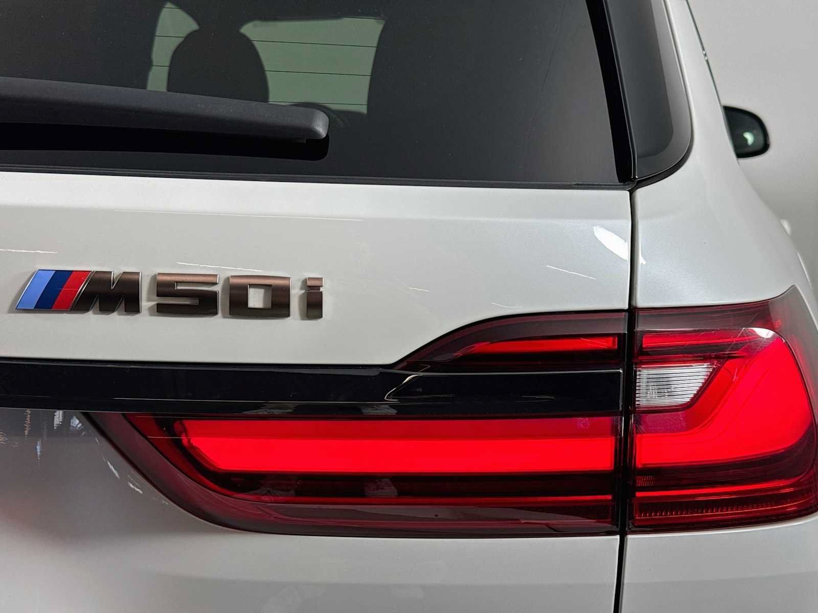 Used 2020 BMW X7 M50i AWD/4WD image 32