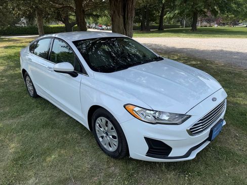 Used 2019 Ford Fusion S FWD image 3
