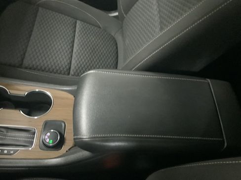 Used 2019 GMC Acadia SLE w/ LPO, Floor Liner Package AWD/4WD image 33