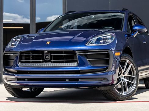 Certified 2026 Porsche Macan AWD/4WD image 7