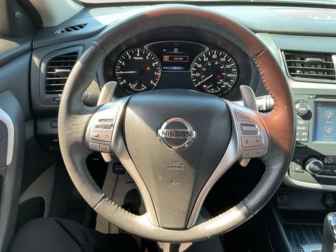 Used 2017 Nissan Altima 3.5 SL w/ 3.5SL Technology Package image 19