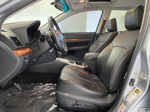 Used 2013 Subaru Outback 3.6R Limited w/ Moonroof Pkg image 4