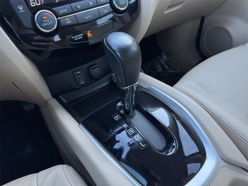 Used 2016 Nissan Rogue SL w/ SL Premium Package image 29