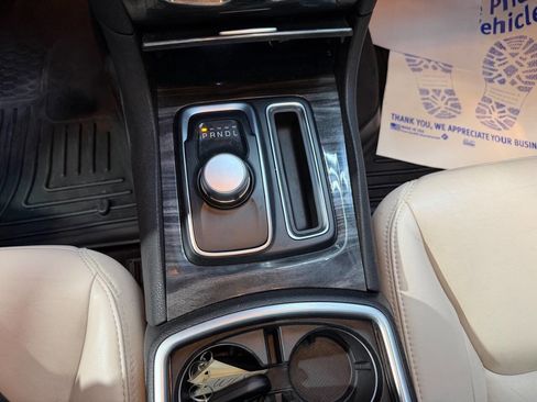 Used 2018 Chrysler 300 Touring L image 26