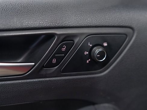 Used 2017 Volkswagen Jetta GLI FWD image 32
