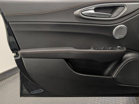 Used 2025 Alfa Romeo Giulia AWD w/ Driving Assist Package image 8