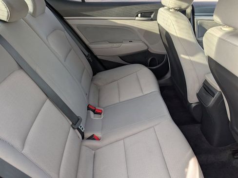 Used 2017 Hyundai Elantra SE image 18