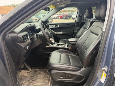 Used 2021 Ford Explorer Limited w/ Equipment Group 301A AWD/4WD image 7