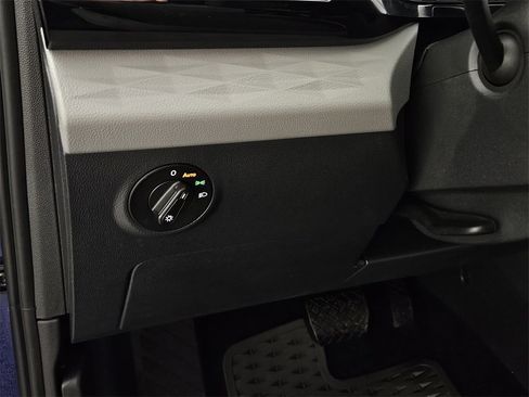 Used 2024 Volkswagen Taos S w/ MDO Package image 23