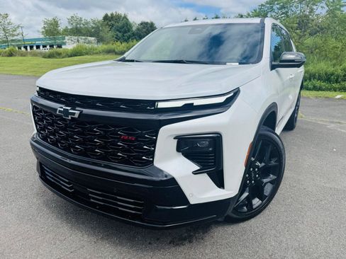 Used 2024 Chevrolet Traverse RS w/ LPO, Floor Liner Package image 1