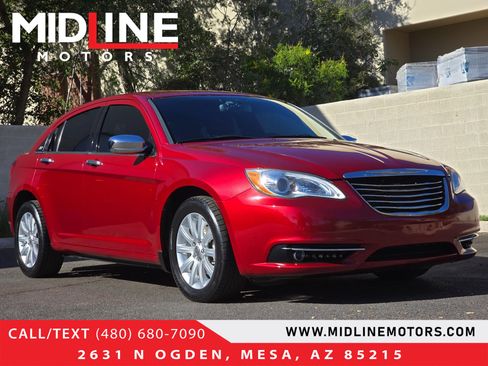 Used 2013 Chrysler 200 Limited image 1