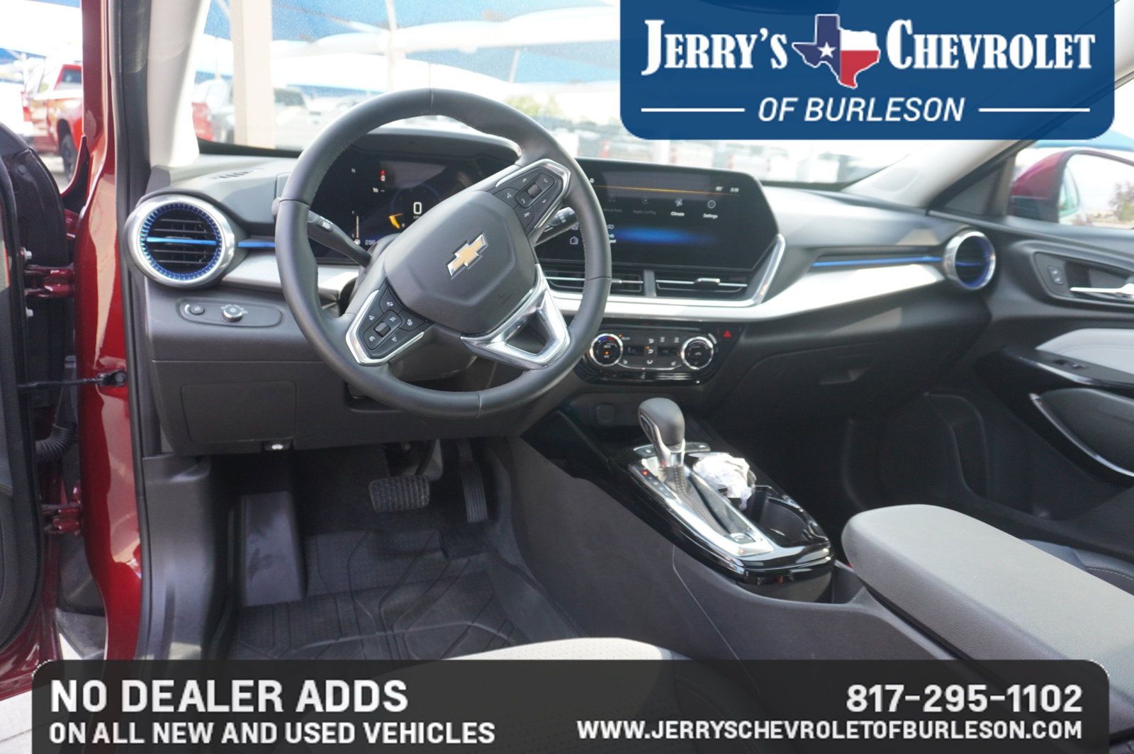 Used 2024 Chevrolet Trax LT w/ Sunroof Package FWD image 11