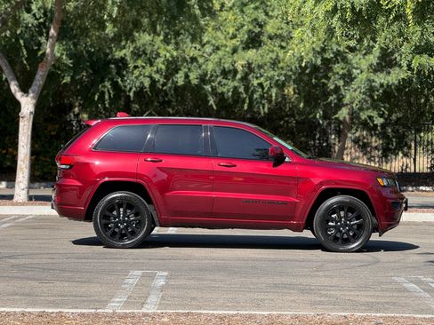 Used 2021 Jeep Grand Cherokee Laredo X RWD image 7