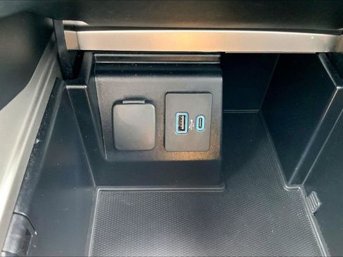 Used 2020 Ford Explorer XLT w/ Equipment Group 202A image 31