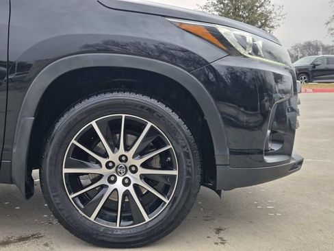 Used 2017 Toyota Highlander SE image 6