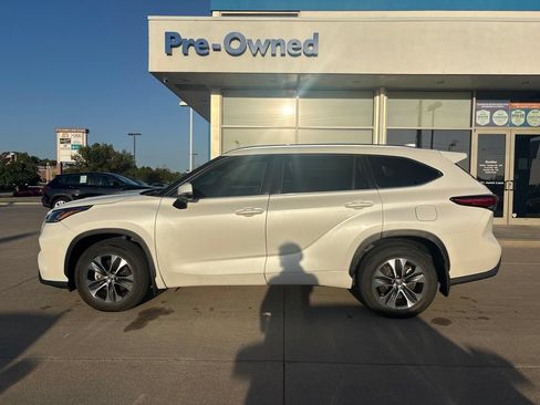 Used 2020 Toyota Highlander XLE AWD/4WD image 8