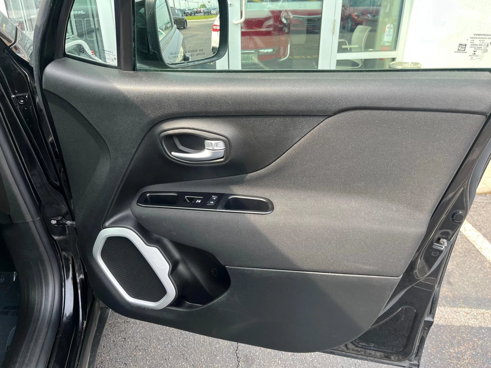 Used 2020 Jeep Renegade Latitude FWD image 40