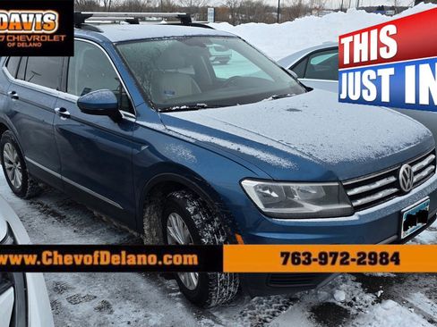 Used 2018 Volkswagen Tiguan SE w/ Panoramic Sunroof Package image 1