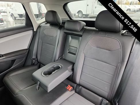 Used 2024 Volkswagen Taos SE image 23