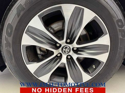 Used 2021 Toyota Highlander XLE image 9