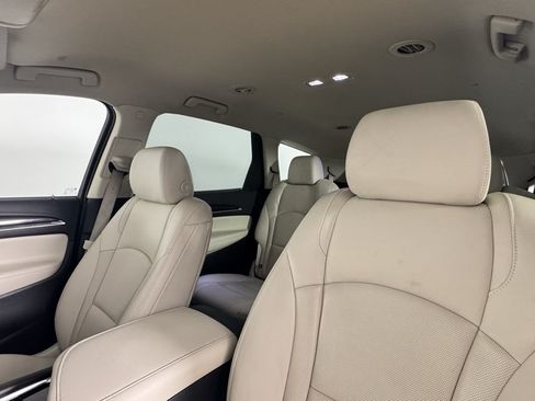 Used 2023 Buick Enclave Essence AWD/4WD image 13