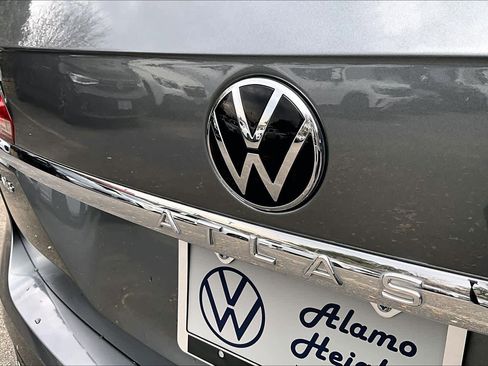 Certified 2023 Volkswagen Atlas SE image 33