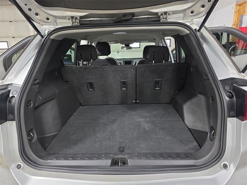 Used 2020 Chevrolet Equinox LS w/ LS Convenience Package image 12