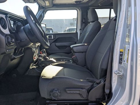 Used 2024 Jeep Wrangler Willys image 24