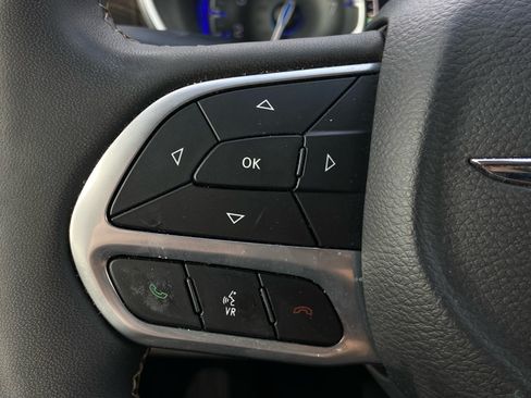 Used 2023 Chrysler Pacifica Limited FWD image 24