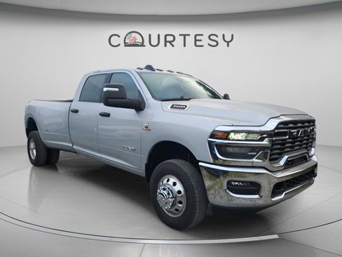 New 2026 RAM 3500 Big Horn AWD/4WD image 4