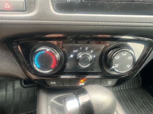 Used 2020 Honda HR-V LX image 19