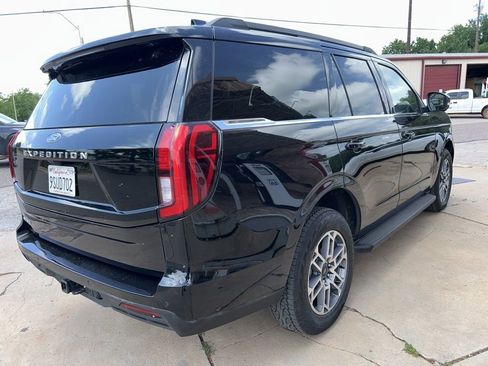 Used 2025 Ford Expedition Active AWD/4WD image 3