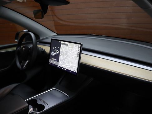 Used 2023 Tesla Model Y Long Range image 60