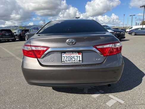 Used 2017 Toyota Camry LE image 5