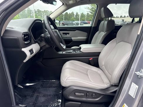 Certified 2025 Honda Pilot EX-L image 13
