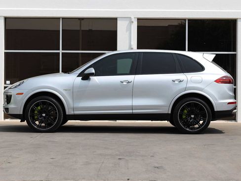 Used 2017 Porsche Cayenne S AWD/4WD image 12
