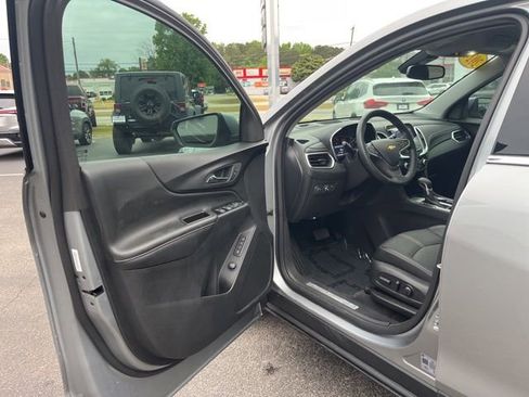 Used 2024 Chevrolet Equinox Premier FWD image 4
