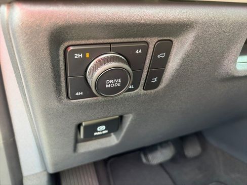 Used 2025 Ford Expedition Active AWD/4WD image 14