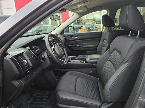 Used 2022 Nissan Pathfinder SV image 23