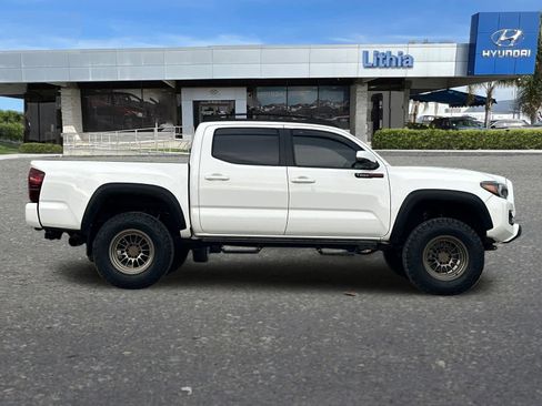 Used 2020 Toyota Tacoma TRD Sport image 8