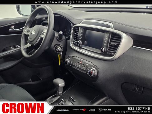 Used 2020 Kia Sorento LX image 11