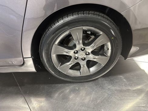 Used 2016 Toyota Sienna SE Premium image 12