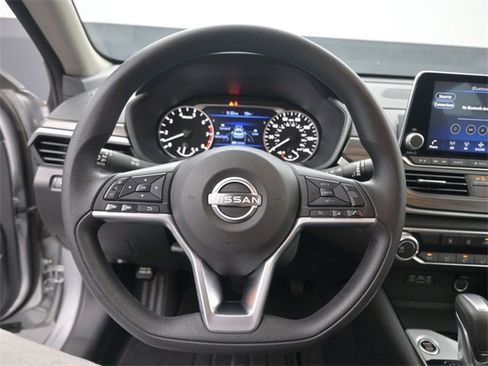 Used 2024 Nissan Altima 2.5 SV image 28